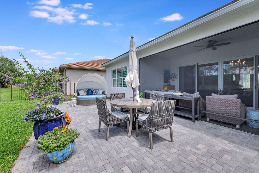 For Sale: $689,000 (2 beds, 2 baths, 2475 Square Feet)