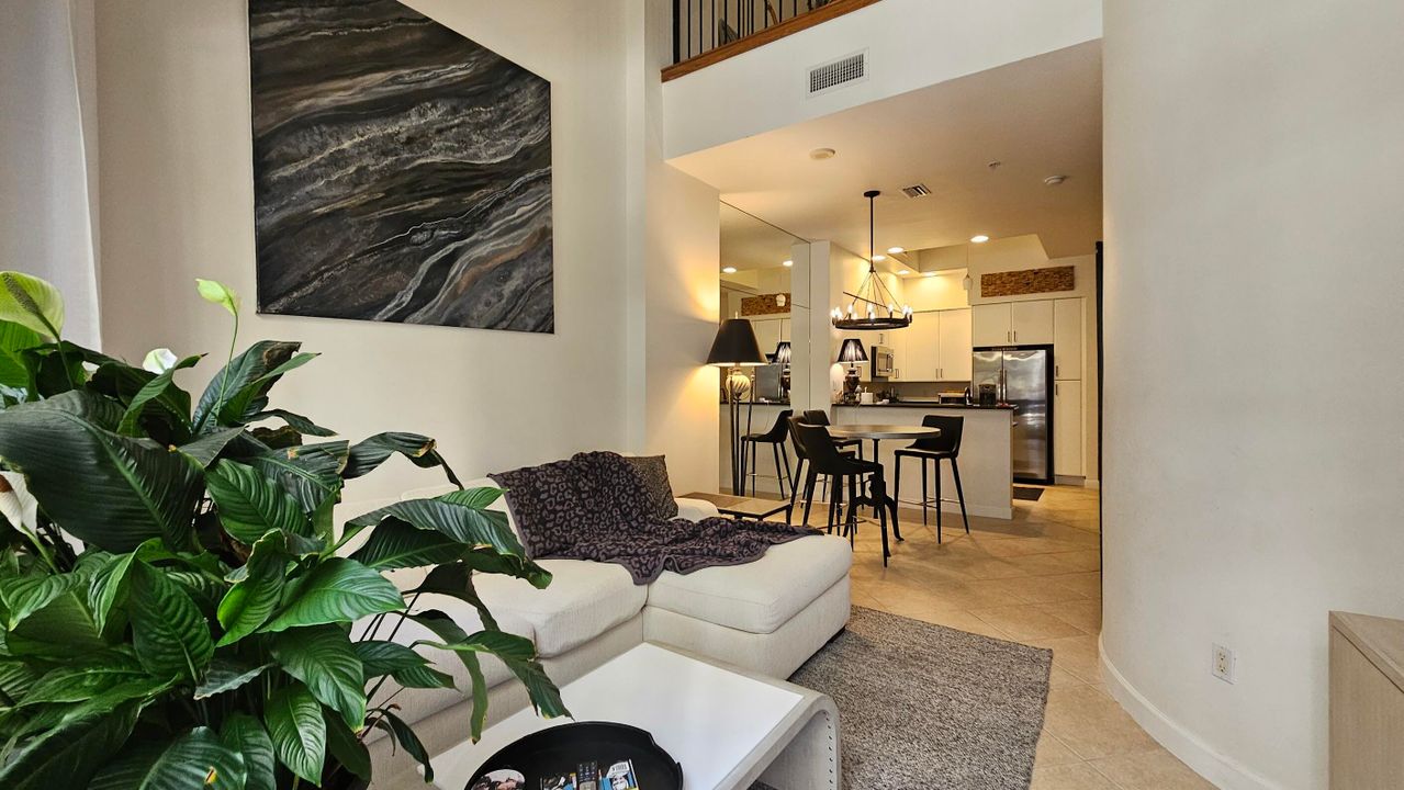 For Sale: $395,000 (1 beds, 1 baths, 1071 Square Feet)