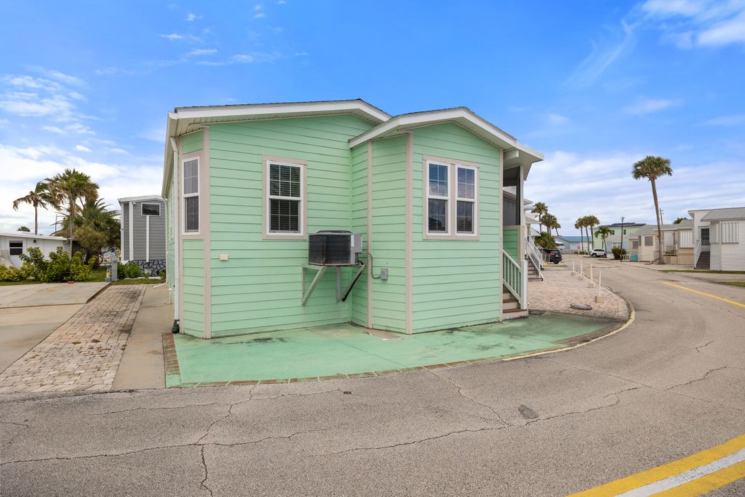 For Sale: $379,000 (2 beds, 2 baths, 788 Square Feet)