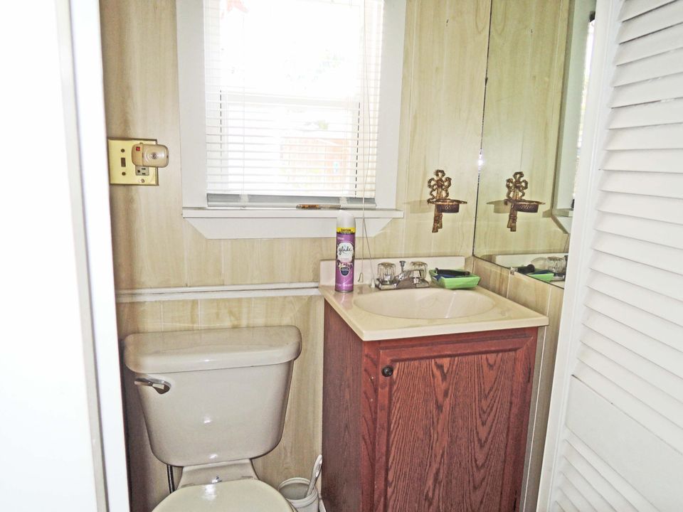 Active With Contract: $187,000 (2 beds, 1 baths, 1157 Square Feet)