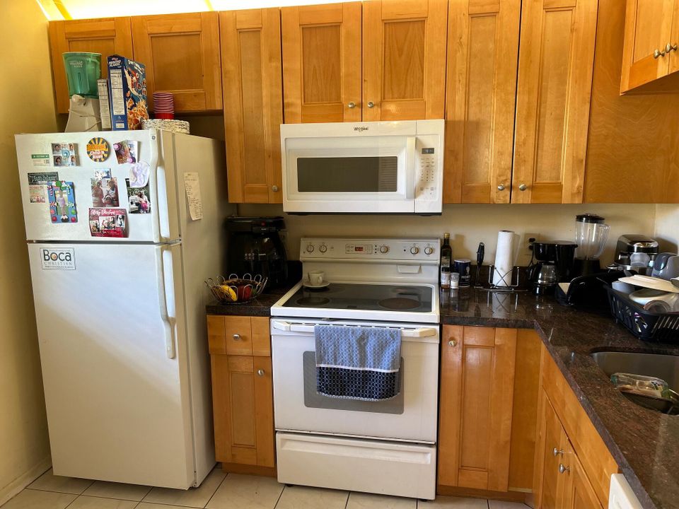 For Sale: $289,000 (2 beds, 2 baths, 857 Square Feet)
