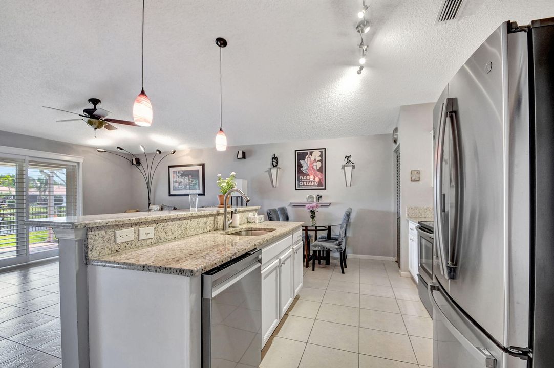 Active With Contract: $459,900 (3 beds, 2 baths, 1592 Square Feet)