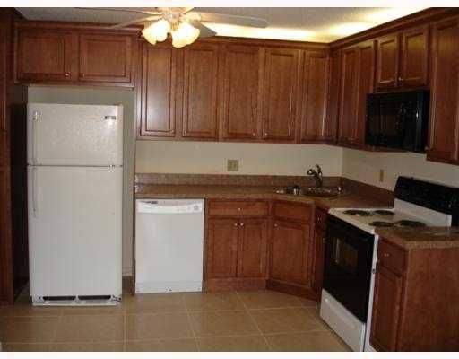 For Sale: $199,900 (1 beds, 1 baths, 764 Square Feet)