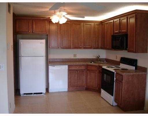 For Sale: $199,900 (1 beds, 1 baths, 764 Square Feet)
