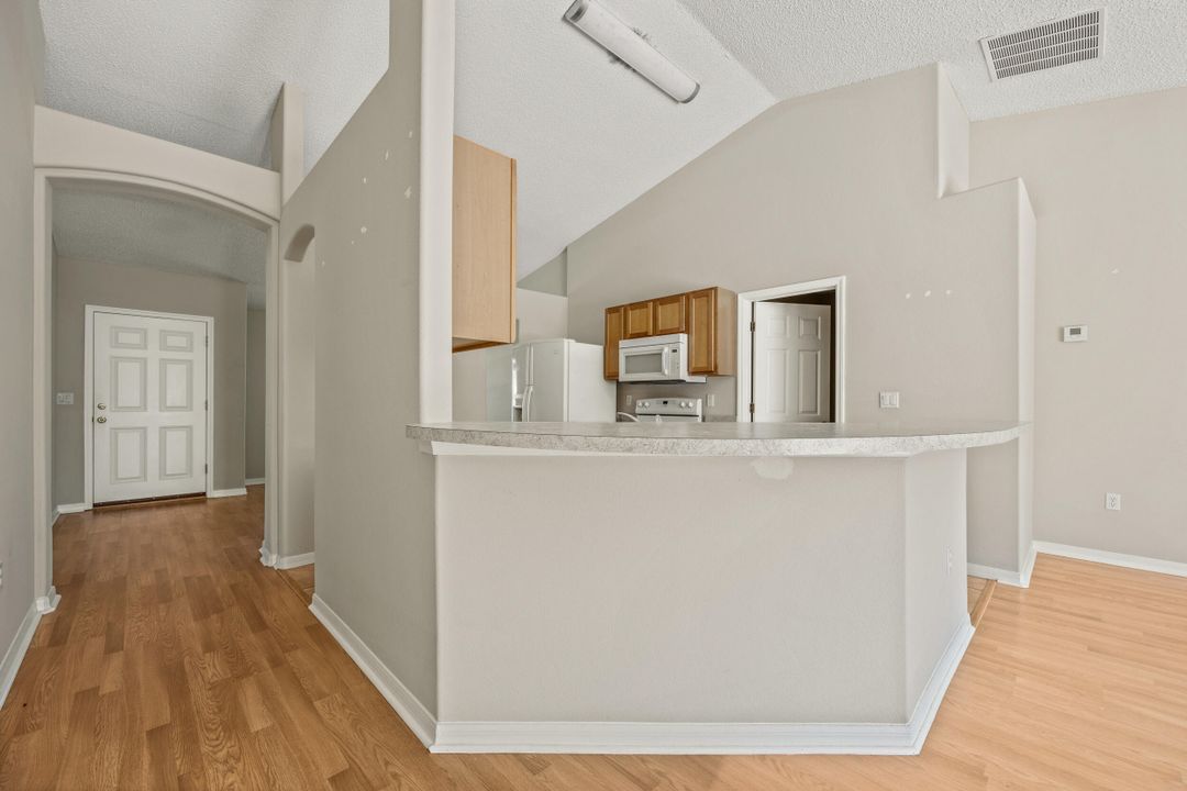 For Sale: $299,999 (3 beds, 2 baths, 1635 Square Feet)