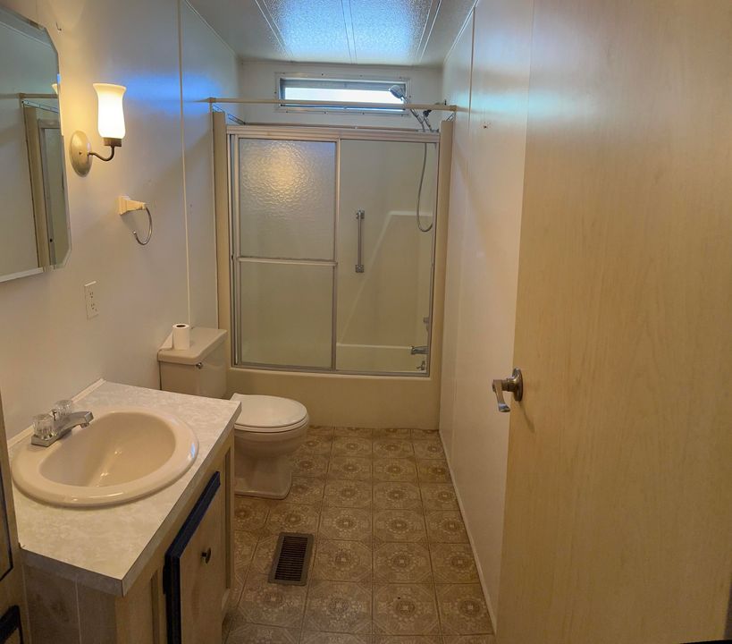 For Sale: $59,900 (2 beds, 2 baths, 1248 Square Feet)