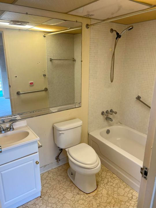 Active With Contract: $74,500 (1 beds, 1 baths, 720 Square Feet)