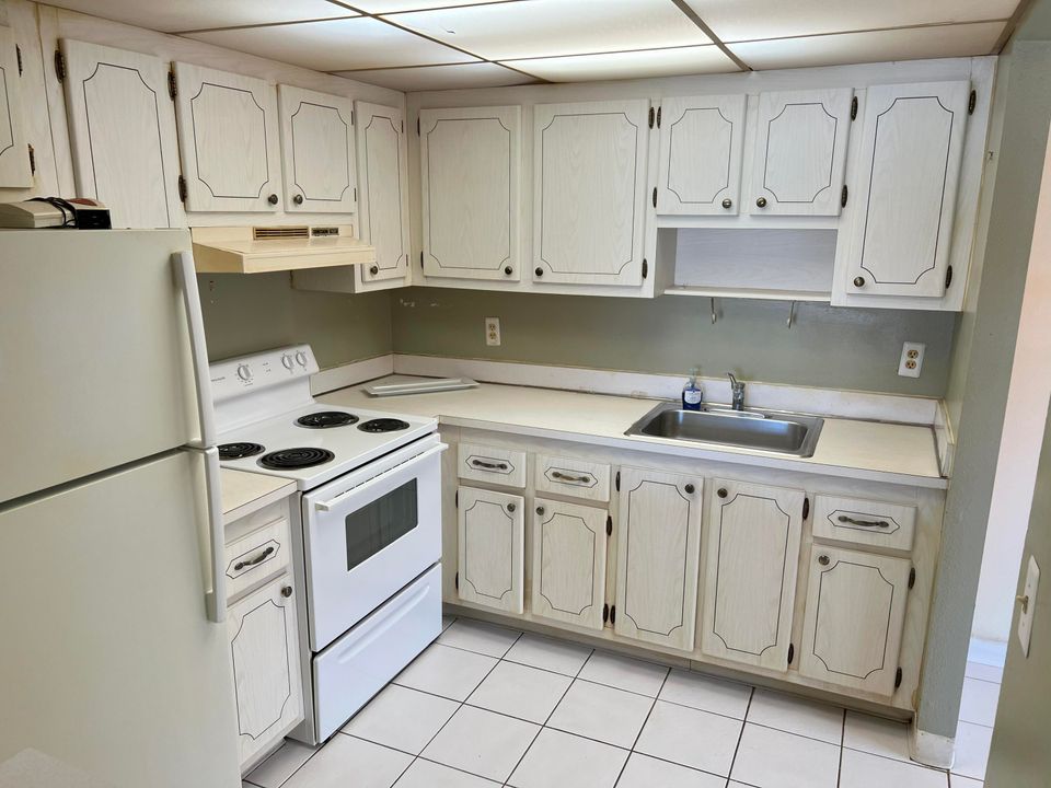 Active With Contract: $74,500 (1 beds, 1 baths, 720 Square Feet)