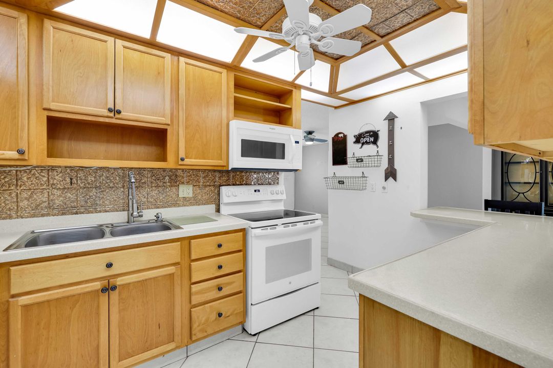 For Sale: $315,000 (2 beds, 2 baths, 1624 Square Feet)