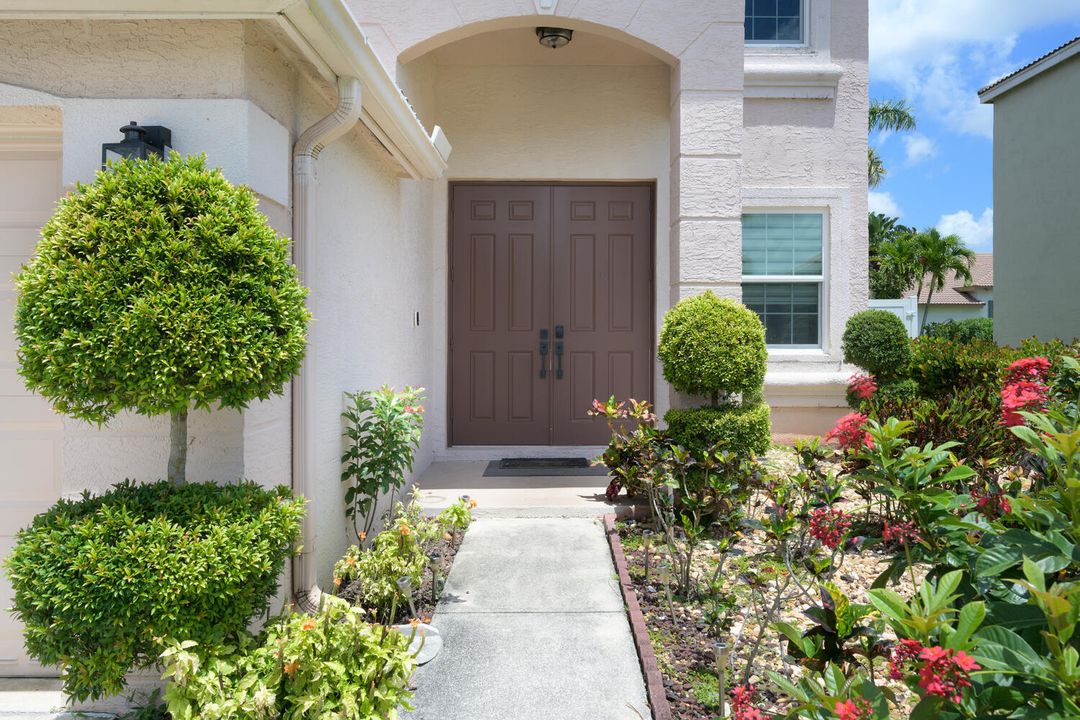 For Sale: $649,900 (4 beds, 2 baths, 2511 Square Feet)