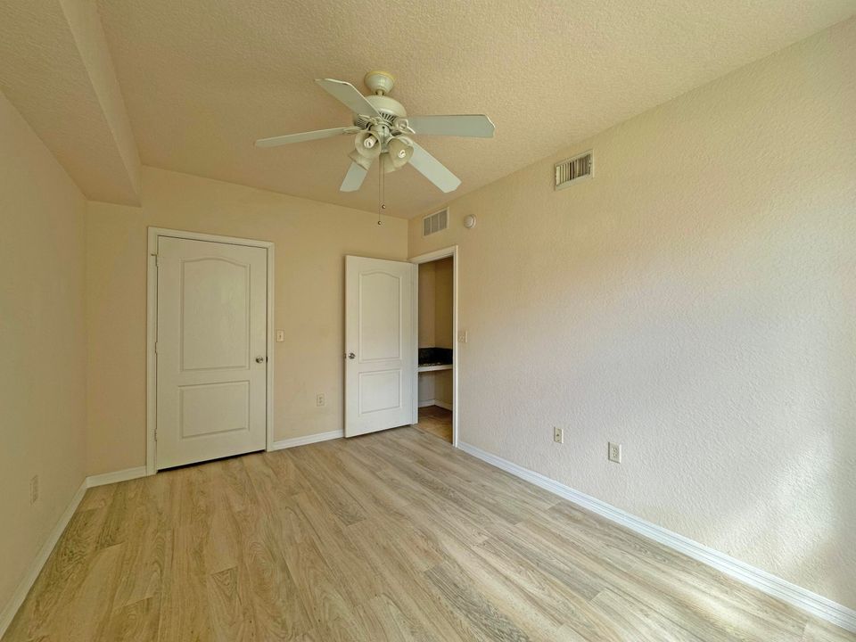 For Rent: $1,900 (2 beds, 2 baths, 1141 Square Feet)