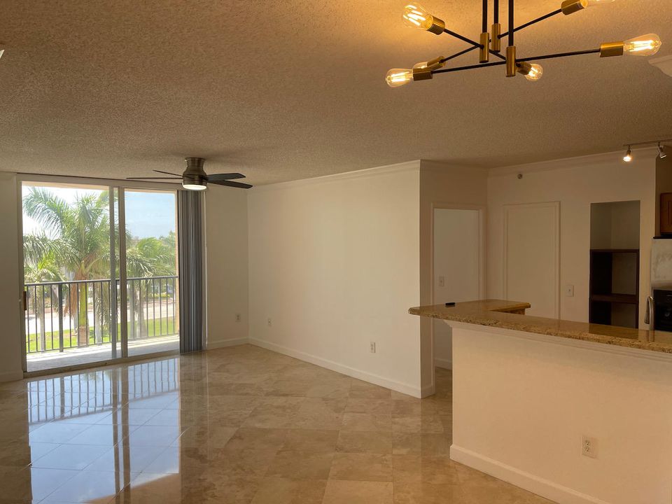 For Rent: $2,950 (2 beds, 2 baths, 1132 Square Feet)