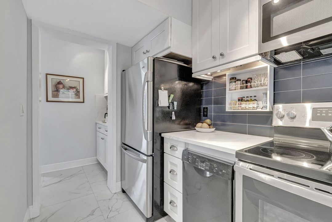 For Sale: $749,000 (2 beds, 2 baths, 873 Square Feet)