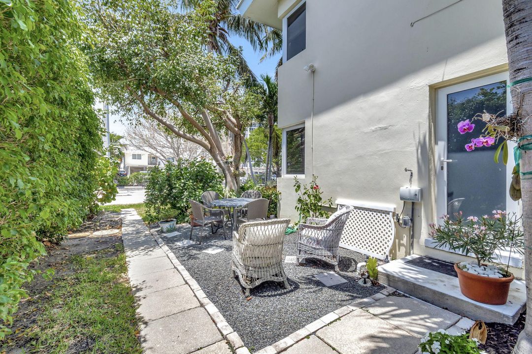 For Sale: $749,000 (2 beds, 2 baths, 873 Square Feet)