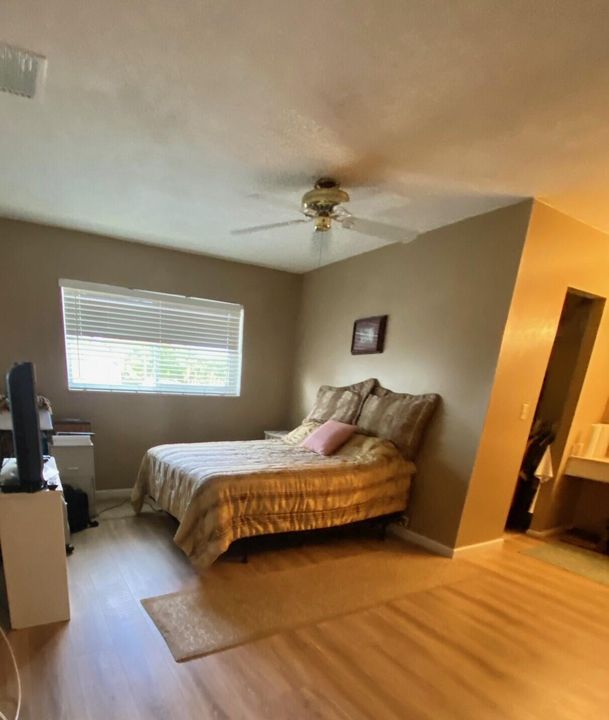 For Sale: $135,000 (2 beds, 2 baths, 812 Square Feet)