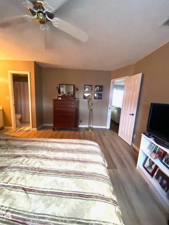 For Sale: $135,000 (2 beds, 2 baths, 812 Square Feet)