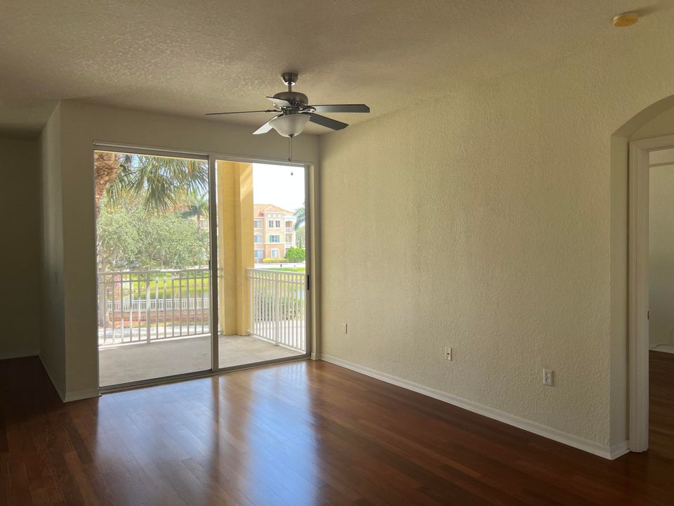 For Rent: $2,700 (3 beds, 2 baths, 1466 Square Feet)
