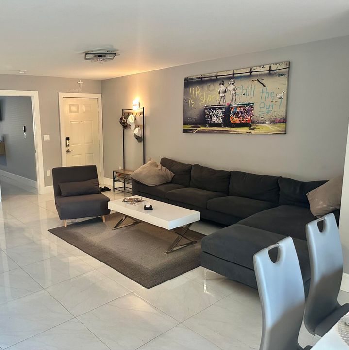 For Sale: $409,900 (3 beds, 2 baths, 1298 Square Feet)