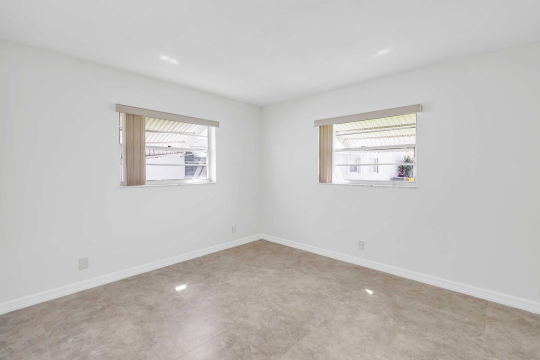 Active With Contract: $250,000 (2 beds, 1 baths, 1080 Square Feet)