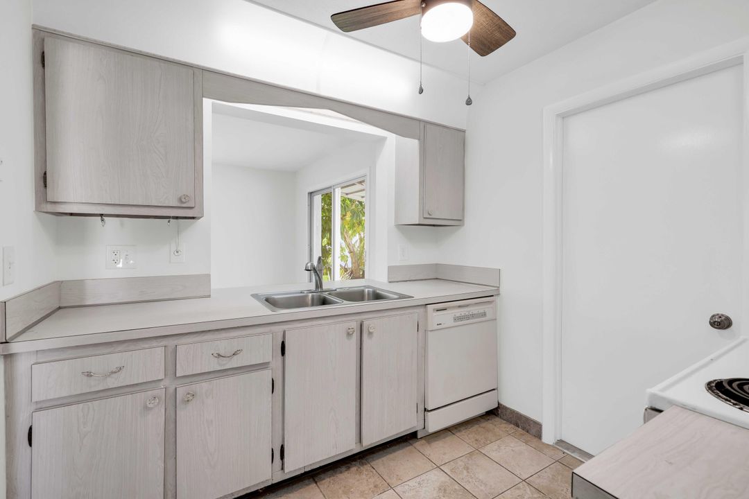 For Sale: $250,000 (2 beds, 1 baths, 1080 Square Feet)