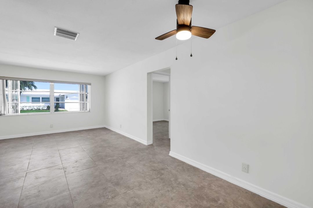 Active With Contract: $250,000 (2 beds, 1 baths, 1080 Square Feet)