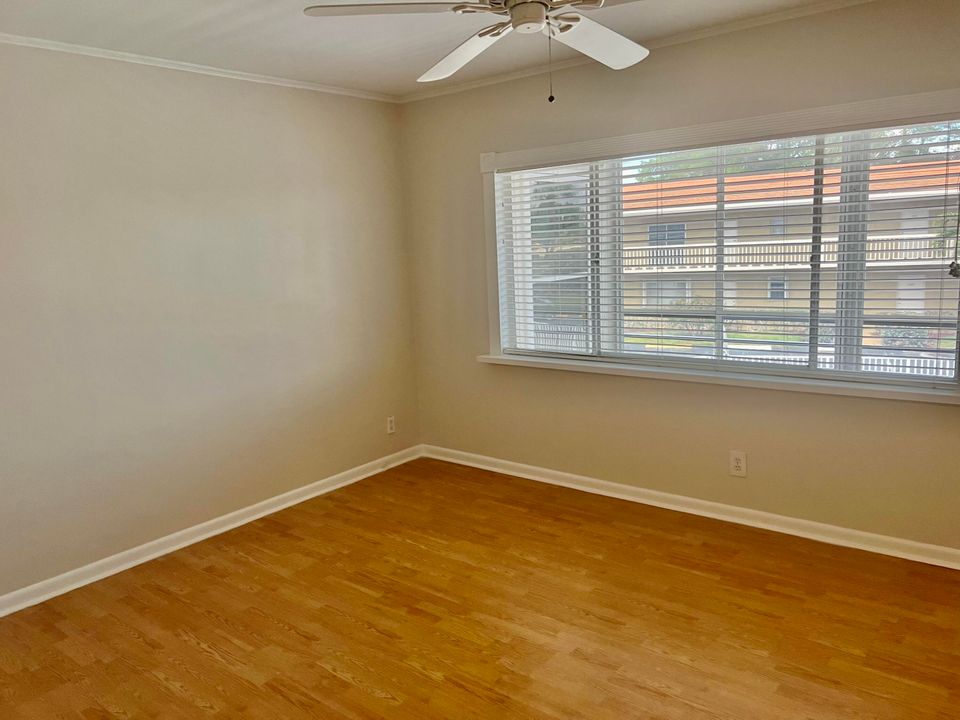 For Sale: $239,000 (2 beds, 2 baths, 886 Square Feet)