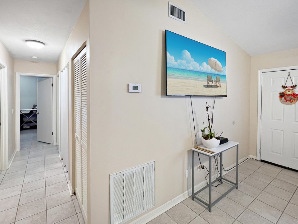 Active With Contract: $295,000 (3 beds, 2 baths, 1248 Square Feet)