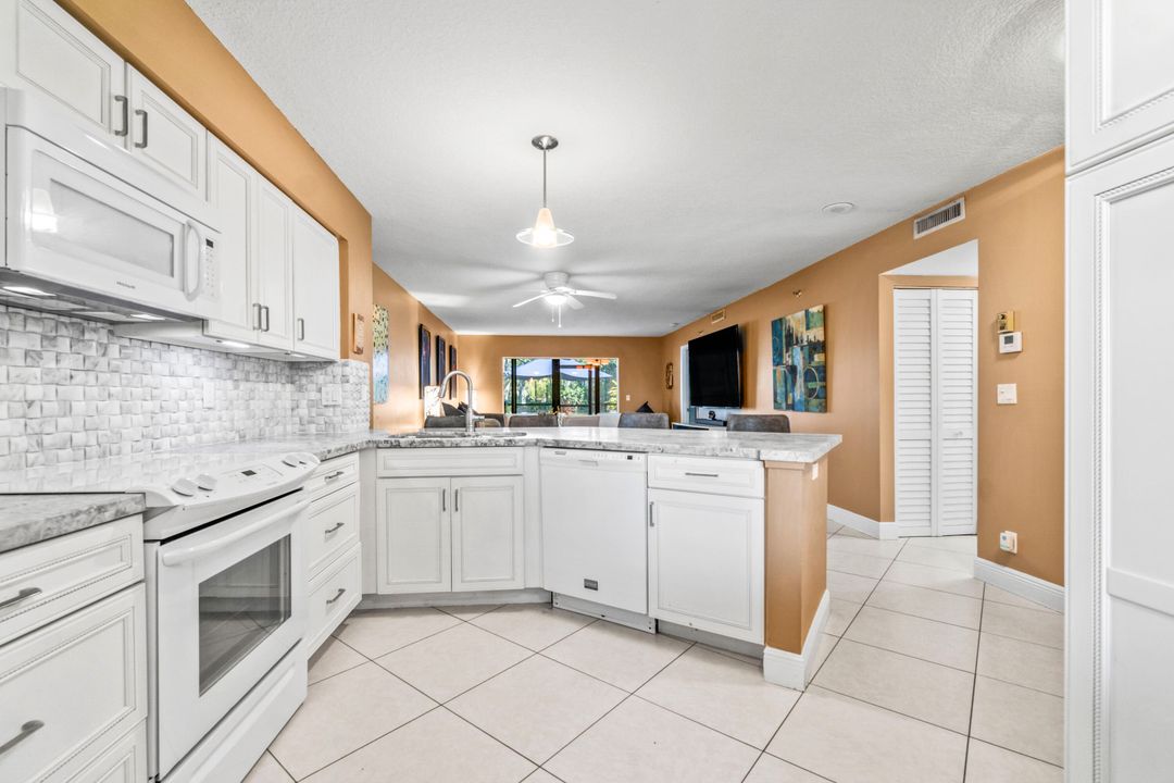For Sale: $335,000 (2 beds, 2 baths, 1400 Square Feet)