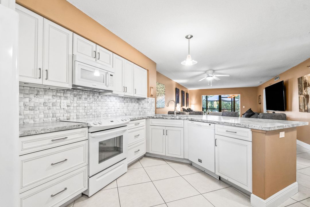 For Sale: $335,000 (2 beds, 2 baths, 1400 Square Feet)