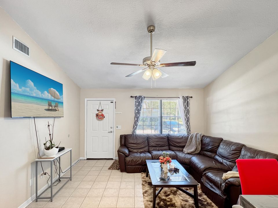Active With Contract: $295,000 (3 beds, 2 baths, 1248 Square Feet)