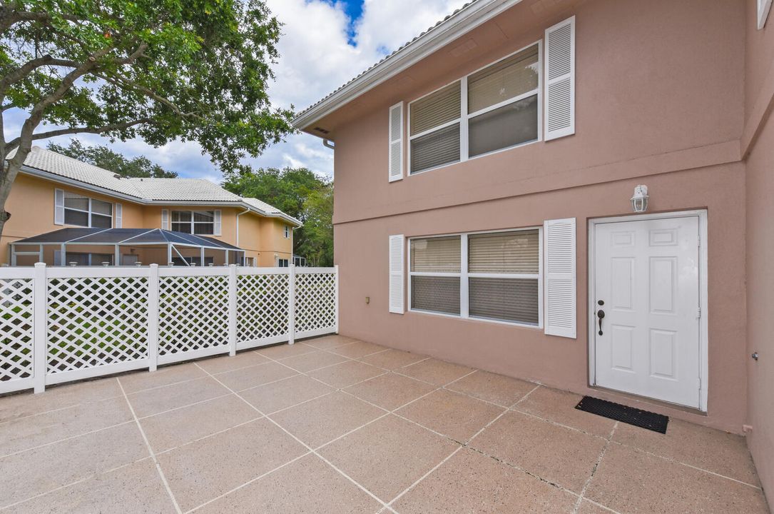 Active With Contract: $329,000 (2 beds, 2 baths, 1350 Square Feet)