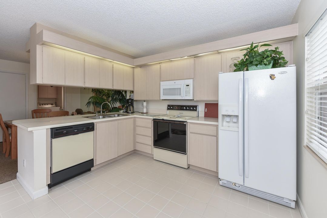 For Sale: $329,000 (2 beds, 2 baths, 1350 Square Feet)