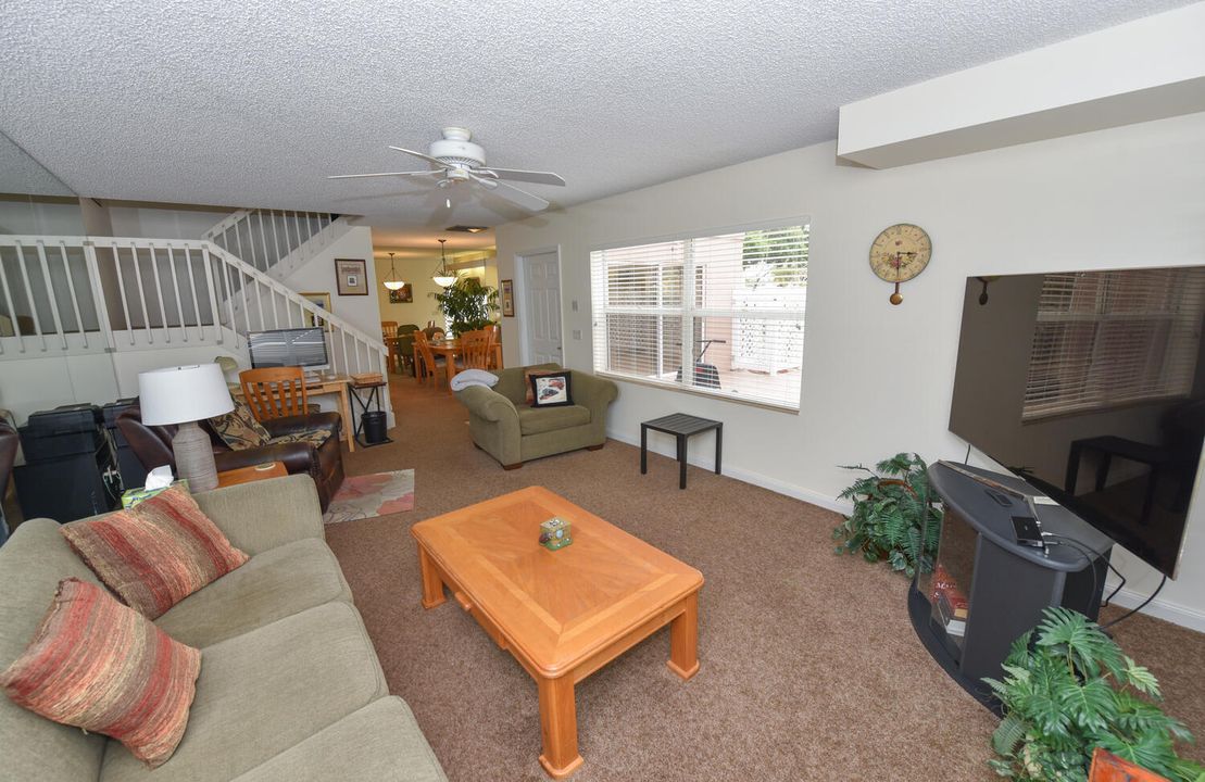 For Sale: $329,000 (2 beds, 2 baths, 1350 Square Feet)
