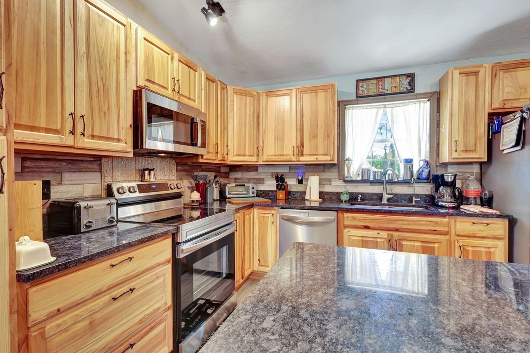 For Sale: $519,900 (3 beds, 2 baths, 1480 Square Feet)