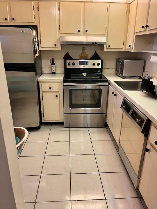 For Sale: $170,000 (1 beds, 1 baths, 660 Square Feet)