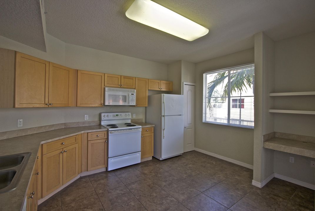 For Rent: $2,475 (2 beds, 2 baths, 1309 Square Feet)
