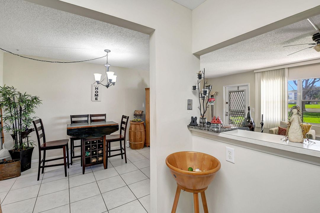 For Sale: $135,000 (1 beds, 1 baths, 720 Square Feet)