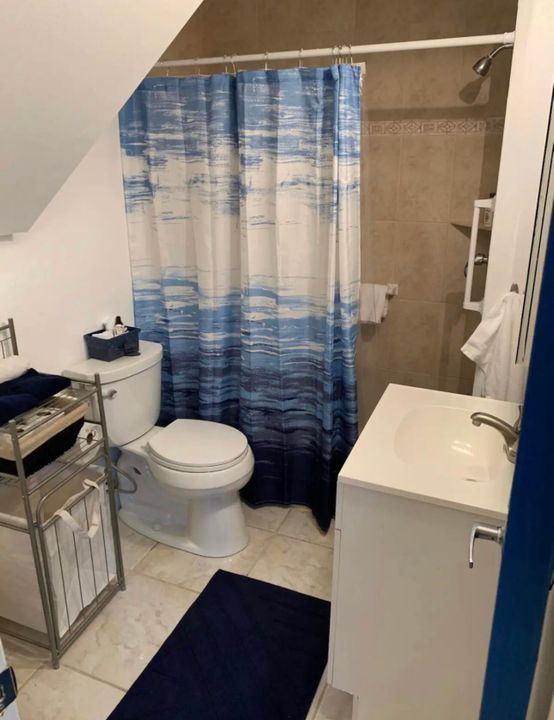 For Rent: $3,000 (1 beds, 1 baths, 670 Square Feet)