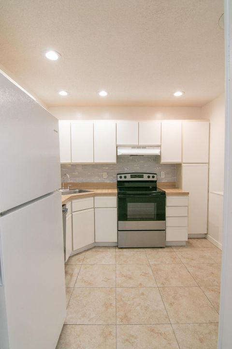 For Rent: $2,400 (3 beds, 2 baths, 1115 Square Feet)