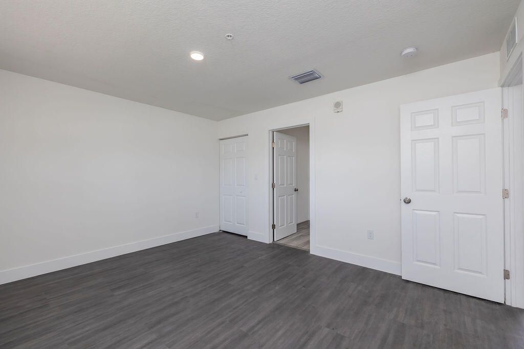 For Rent: $2,000 (2 beds, 2 baths, 997 Square Feet)