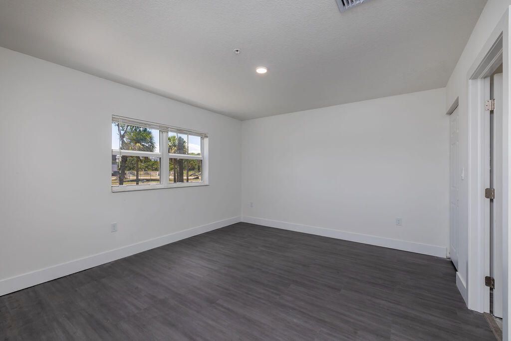 For Rent: $2,000 (2 beds, 2 baths, 997 Square Feet)