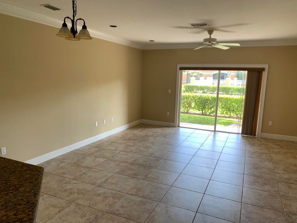 For Rent: $2,400 (3 beds, 2 baths, 1509 Square Feet)