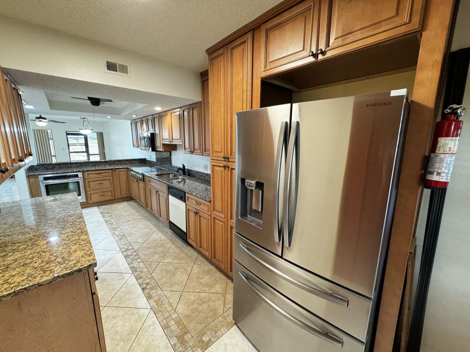 For Sale: $205,000 (2 beds, 2 baths, 1117 Square Feet)