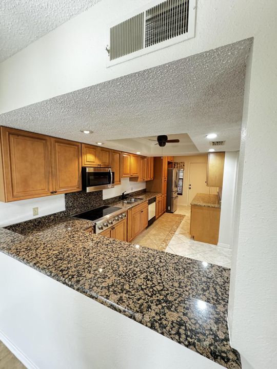 For Sale: $205,000 (2 beds, 2 baths, 1117 Square Feet)