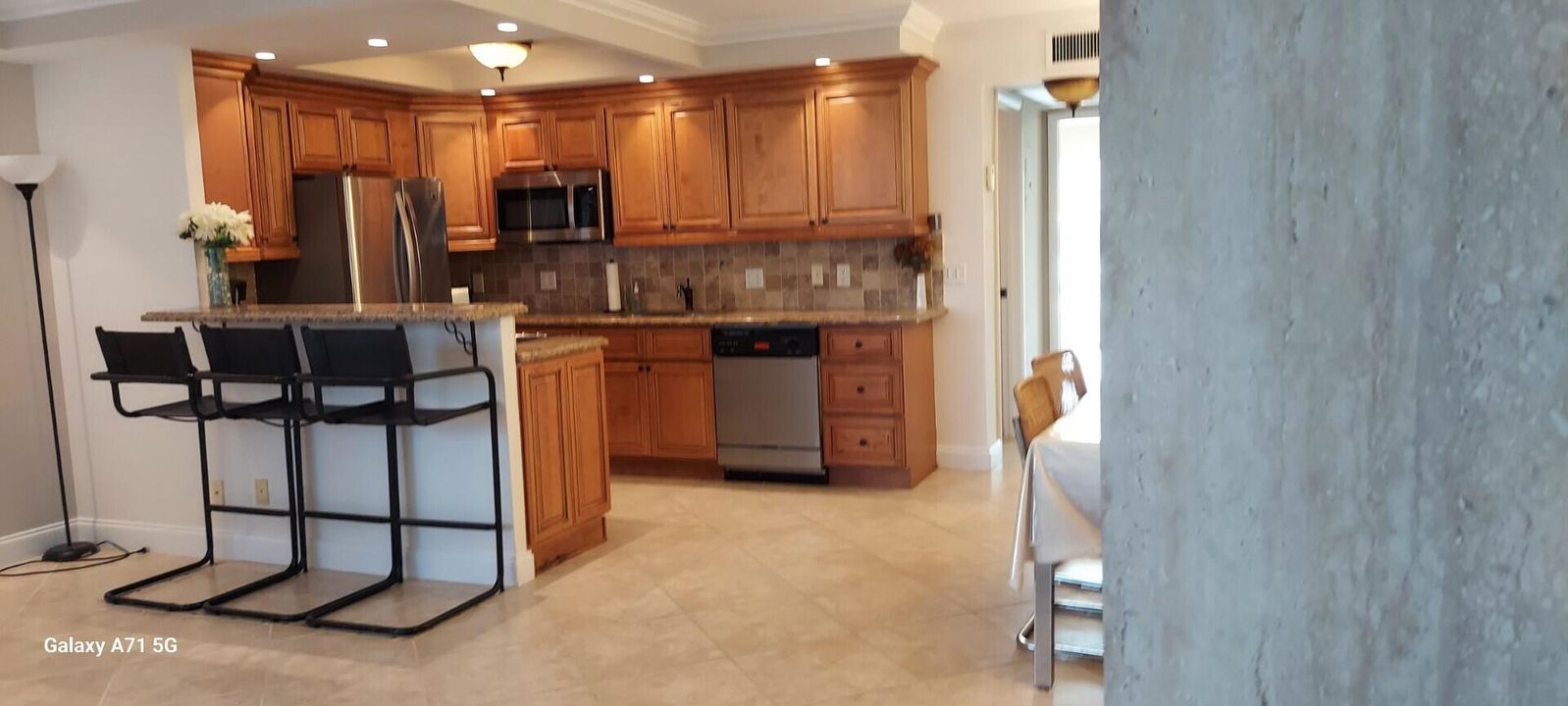 For Sale: $178,000 (1 beds, 1 baths, 738 Square Feet)