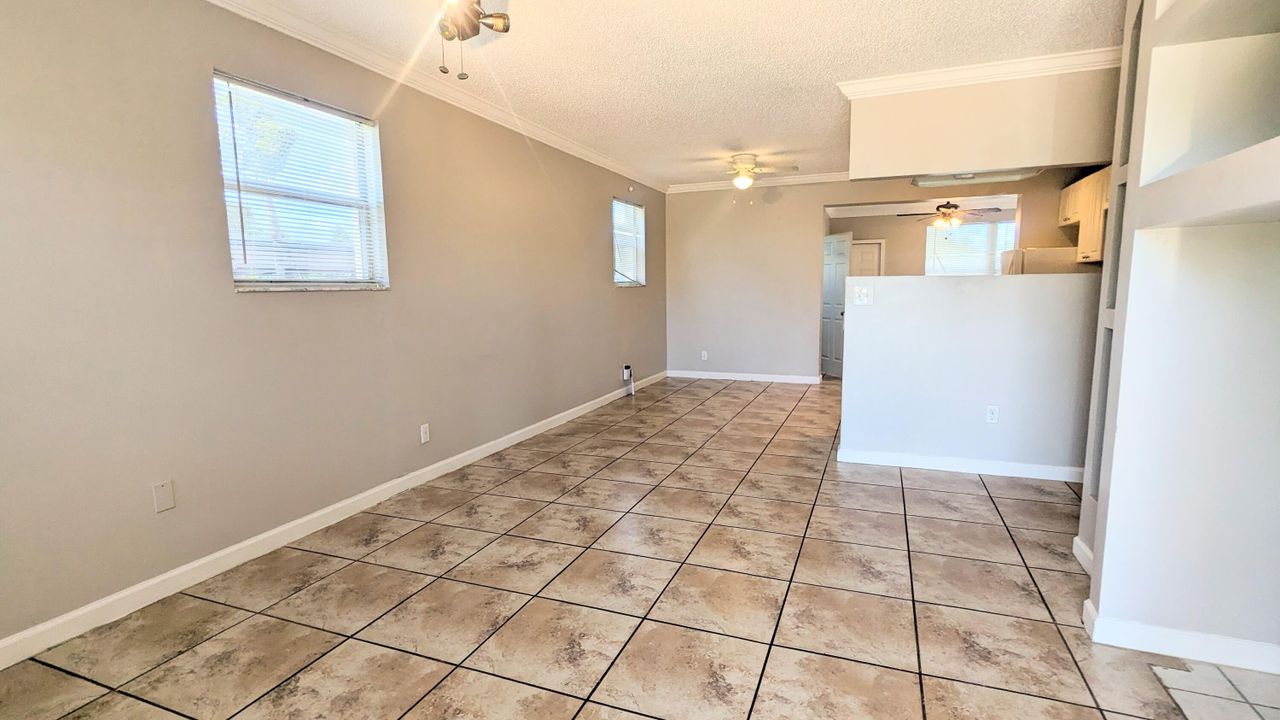 For Sale: $439,900 (3 beds, 1 baths, 1111 Square Feet)