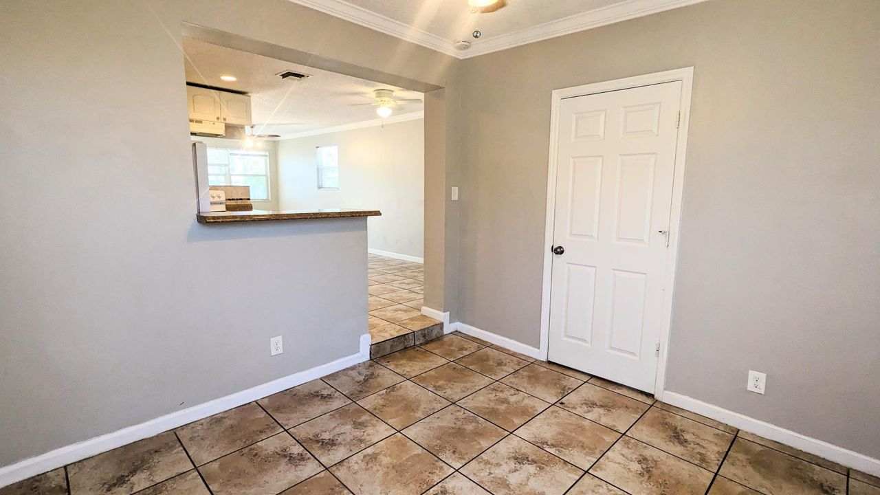 For Sale: $439,900 (3 beds, 1 baths, 1111 Square Feet)