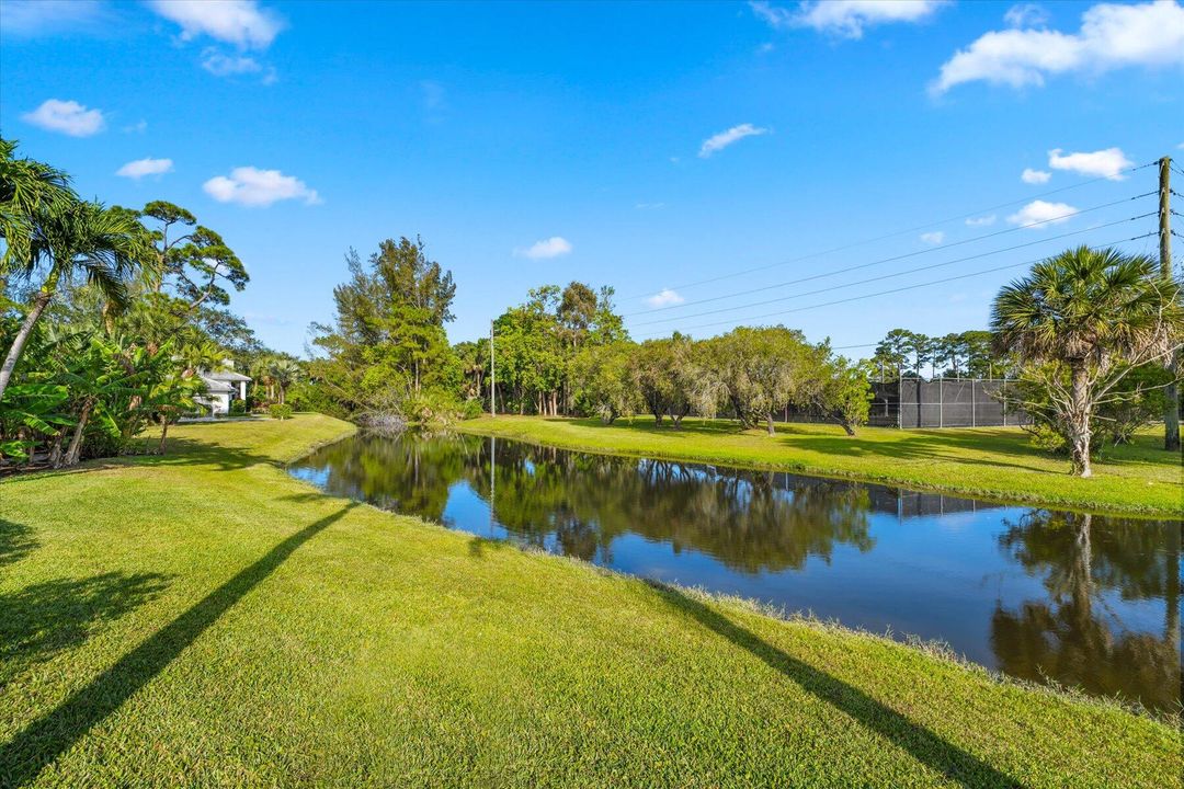 Active With Contract: $640,000 (3 beds, 3 baths, 2481 Square Feet)