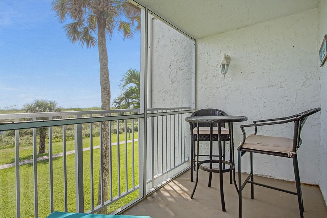 For Sale: $445,000 (2 beds, 2 baths, 1095 Square Feet)