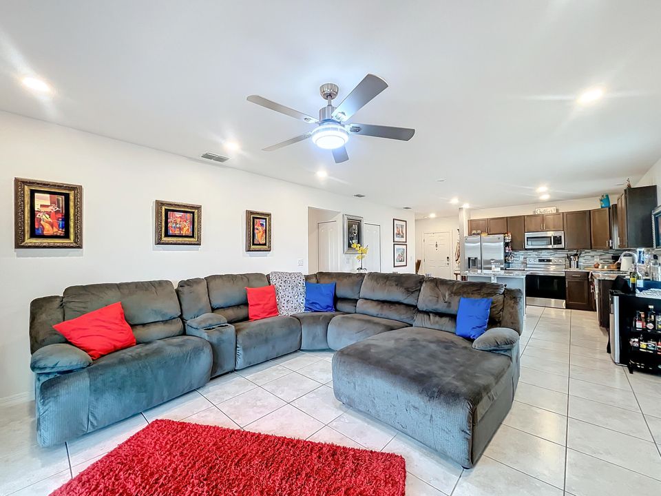 For Sale: $450,000 (4 beds, 2 baths, 1560 Square Feet)